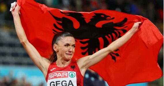 Flamuri kuq e zi valëvitet në Stamboll: Luiza Gega u shpall kampione e Ballkanit