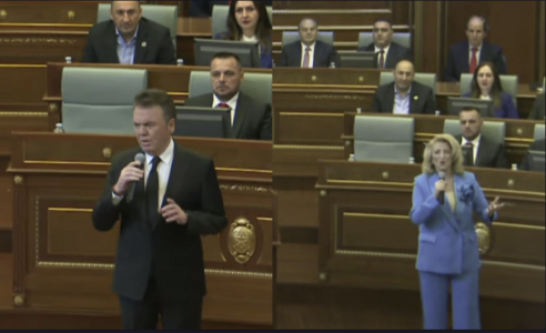 Seanca solemne e Kuvendit, Ilir Shaqiri dhe Shkurte Fejza këndojnë në Kuvend