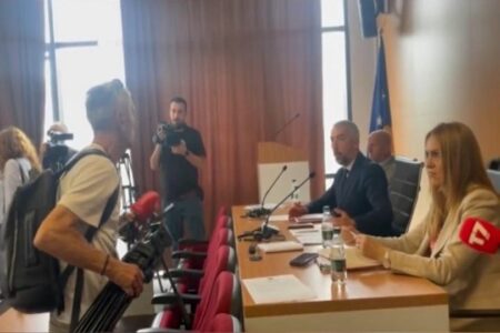 Pushteti i VV’së pengon punën e mediave në Mitrovicën Veriore: Nuk lejohet përcjellia e punimeve të seancës së Kuvendit Komunal