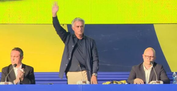 Mourinho prezantohet te Fernerbahce: E ndjej dashurinë tuaj ndaj meje, kam përgjegjësi të madhe…!