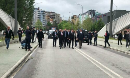 Paralajmëron Lajçak: Hapja e pakoordinuar e Urës së Ibrit mund të sjell incidente