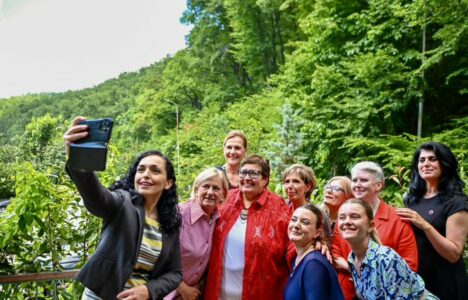 Osmani: Gratë në diplomaci formojnë një botë më gjithëpërfshirëse dhe të barabartë