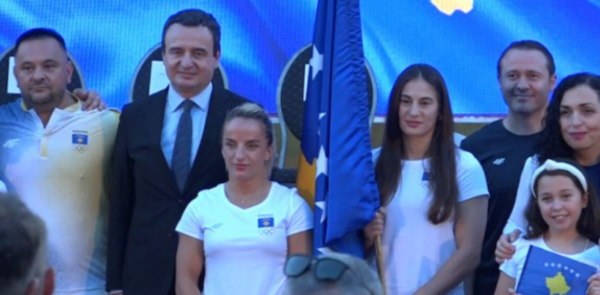 Osmani e Kurti dorëzojnë flamurin e Kosovës tek ekipi olimpik për “Paris 2024”