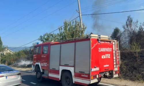 Përfshihet nga zjarri një trafo elektrike në Suharekë, përhapet edhe në zonën përreth