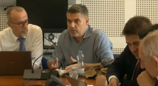 Ardian Kastrati thotë se prokuroria duhet të hetojë procesin e subvencionimit të teksteve shkollore