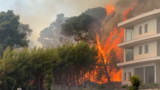 Stabilizohet situata në Shëngjin, në Gjirokastër zjarri jashtë kontrollit