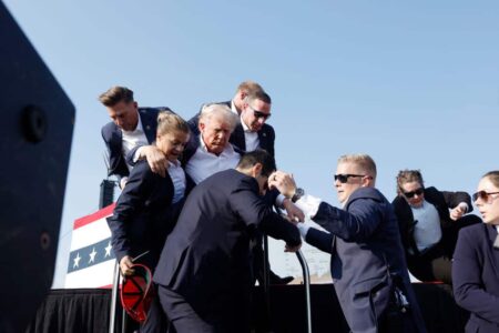 Autori i sulmit kishte në telefonin e tij fotografi të ish-Presidentit Trump, Presidentit Biden dhe zyrtarëve të tjerë