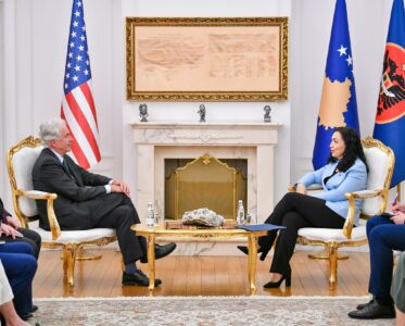 Presidentja Osmani për takimin me shefin e CIA-s: Aleanca me SHBA, garancë për siguri, paqe e sukses