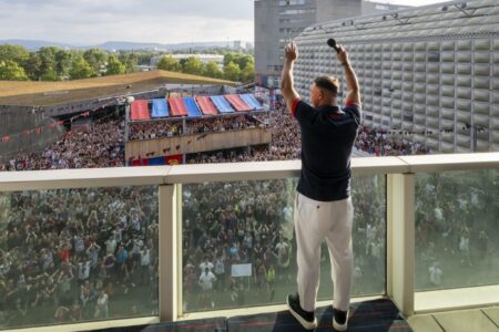 Pritja madhështore e Shaqirit te Baseli, mijëra tifozë dalin për ta mirëpritur