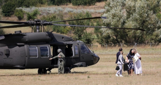 Presidentja Osmani mbërriti në Sinjë me helikopterin “Black Hawk”, mediat kroate publikojnë pamjet