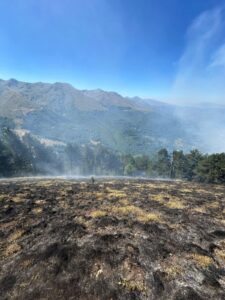 Pamje të rënda nga Prevalla, shumë pjesë u dogjën – zjarri nuk ëshë shuar akoma në tërësi