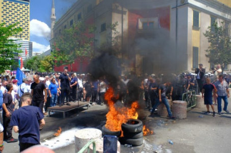 Kërkohet dorëheqja e Veliajt – sërish protestë në Tiranë, këto rrugë pritet të bllokohen