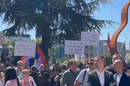 Përfundon protesta e serbëve në veri të Mitrovicës kundër hapjes së Urës së Ibrit