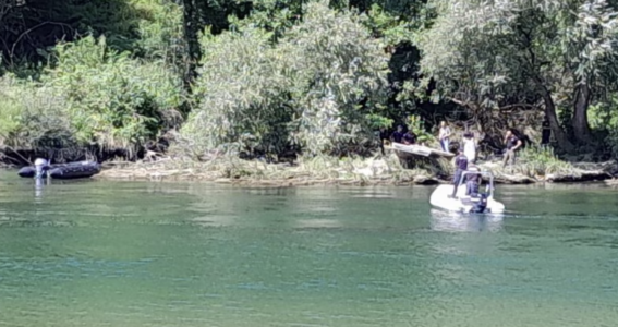 Gjenden tetë trupa të mbytur pas fundosjes së anijes në Drinë