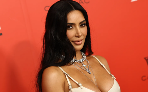 Kim Kardashian në hall nga një përndjekës