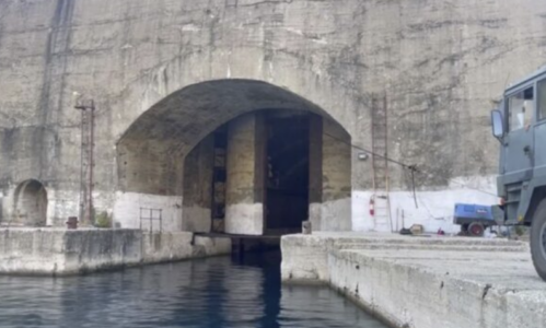 Misteri i tunelit të Porto Palermos në Shqipëri, çfarë fshihet pas derës së bunkerit që u hap pas 32 vitesh