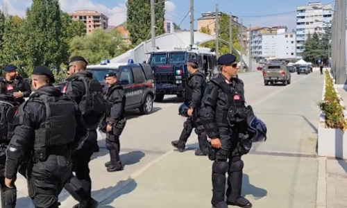 KFOR-i vazhdon me prezencë fikse mbi Urë të Ibrit: Çdo vendim të merret përmes dialogut