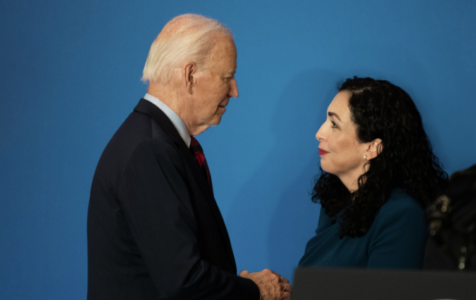 Samiti për Ukrainën: Osmani shtrëngon duart me presidentin Joe Biden