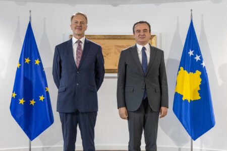 Oravi rithekson mbështetjen e BE-së për Kosovën në takim me Kurtin