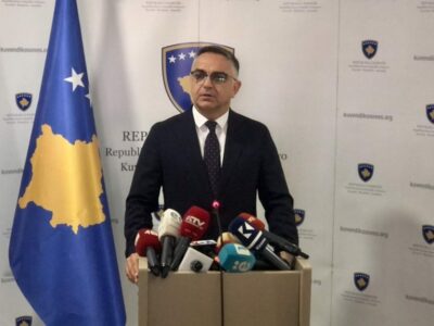 Besnik Tahiri kritik ndaj Qeverisë: Formalizohet shkatërrimi i administratës së shtetit