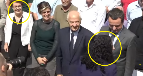 “Me kast, me kast…”, Vjosa Osmani nuk përshëndetet me Gërvallën në ceremoni (VIDEO)