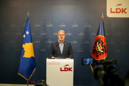 Azemi: A mund të besojë dikush se Kurti nuk është në dijeni për korrupsionin rreth tij?