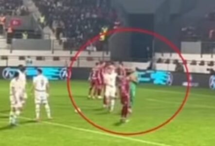 Momenti kur Xhaka e shtyu fort portierin serb gjatë ndeshjes