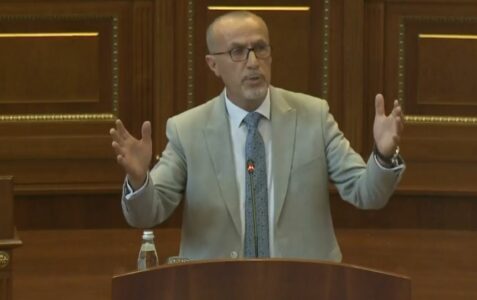 Haxhiu: Kurti deshi ta imitojë Zelenskyn, s’arriti për shkak të hajnisë