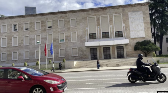 Policia bën thirrje për shmangie të akteve të dhunës para protestës në Tiranë