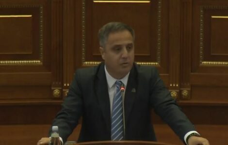 Selmanaj: Të dhënat e Raportit të Progresit janë shqetësuese – në lirinë e shprehjes kemi marrë goditjen më të madhe