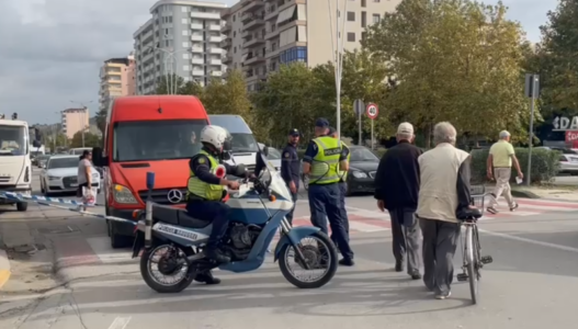 Furgoni godet një 55-vjeçare në Vlorë