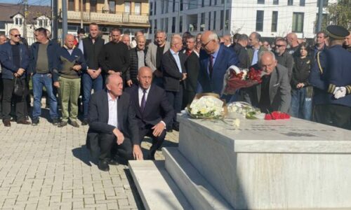 Haradinaj në 35-vjetorit e rënies së heronjve Afrim Zhitia dhe Fahri Fazliu: Pa sakrificën e tyre s’e kishim arritur lirinë