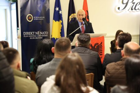 Haradinaj në Vushtrri: Derisa të tjerët merren me tenderë e subvencione për dosta, ne do të rrisim pagat dhe pensionet