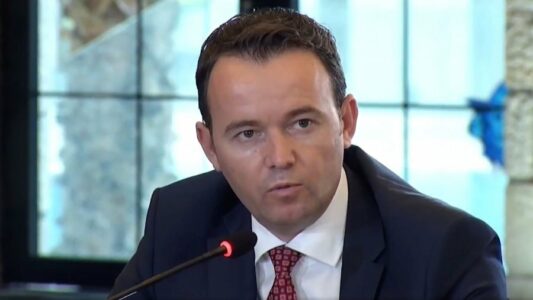 A janë këto favorizimet e ministrit Peci? Ja si asamblisti i LDK’së braktisi partinë pasi iu premtua një pozitë në MBPZHR