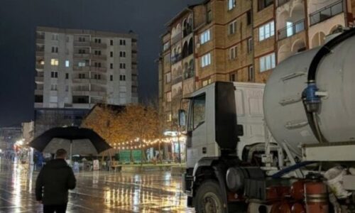 Vendoset një cisternë me ujë të pijes tek Kalaja në Vushtrri