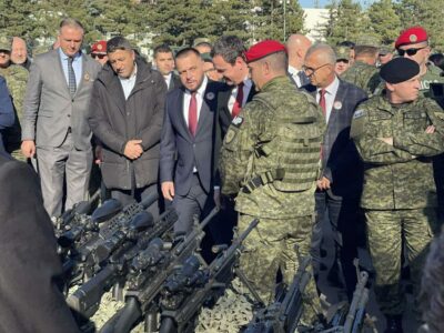 Kurti thotë se është dyfishuar numri i ushtarëve dhe trefishuar buxheti, harron që para disa dite mbeten pa bukë