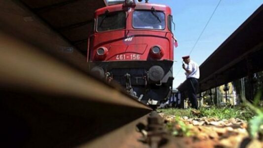 Treni cak i sulmeve me gurë – zëdhënësi i “Trainkos” thotë se po ballafaqohen vazhdimisht me rreziqe