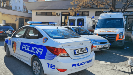 Dogjën dy automjete qëllimisht në Durrës, arrestohen dy autorët – një në kërkim