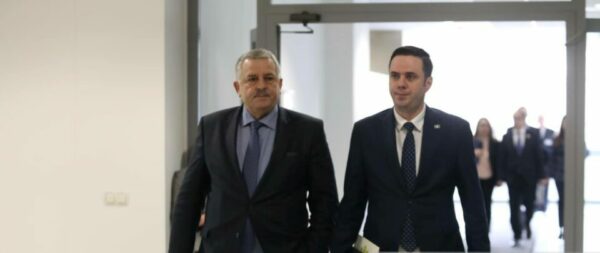 U la jashtë listes për deputet, flet Agim Veliu: Mua s’kanë mund me më largu as plumbat nga LDK, e lëre më Lumir Abdixhiku