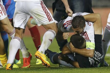 Lorik Cana flet për përleshjen me tifozin serb: Ma kishte kafshuar gishtin, gati sa nuk ma këputi