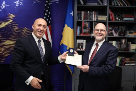 Ramush Haradinaj: Jeffrey Hovenier, ka qenë shumë më shumë se sa Ambasador, e jashtëzakonshme ka qenë ndihma e tij