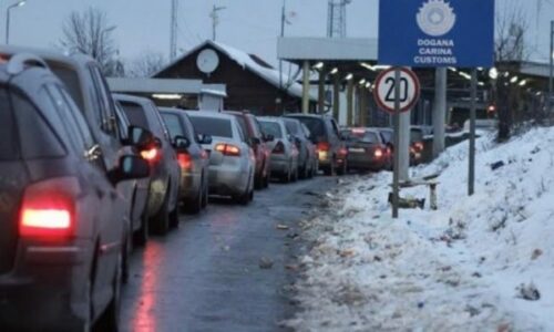 Pritje deri në dy orë te Dheu i Bardhë