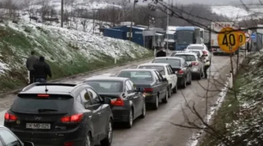 40 minuta po zgjasin pritjet për të hyrë në Kosovë nëpërmjet Dheut të Bardhë