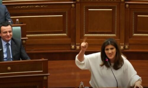 Musliu i reagon Kurtit: Po të vije fundi, Thaçi së shpejti do të kthehet si triumfues në Kosovë