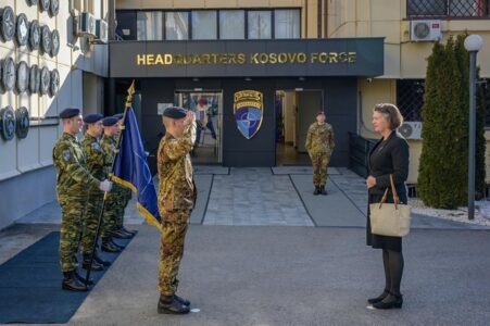 Komandanti i KFOR-it dhe ambasadorja e Holandës flasin për sigurinë në Kosovë