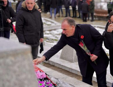 Limaj në 26 vjetorin e masakrës së Reçakut: Duhet shohim pse qindra masakra ende nuk janë të hetuara