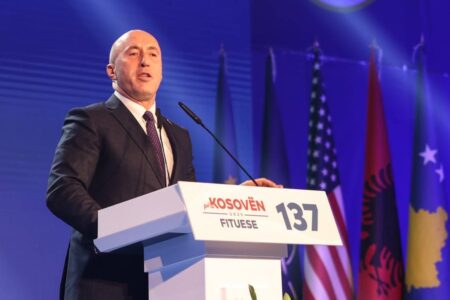 Ramush Haradinaj në Gjakovë: Koha e mashtruesve ka marrë fund