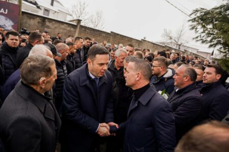 Abdixhiku bën homazhe në Strellec: Kolonel Tahir Zemaj, ikonë e qëndresës kundër shtypjes serbe