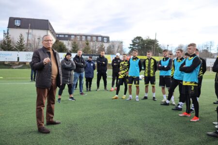 Bedri Hamza para futbollistëve premton mbështetje për shkollat dhe klubet sportive