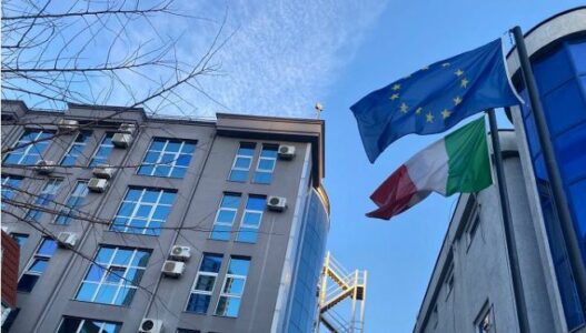 Italia kundër veprimeve të Qeverisë, mbështet deklaratën e BE-së për mbylljen e strukturave paralele